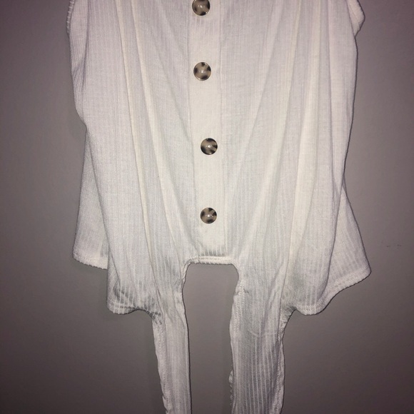 Cute white tank top - Picture 3 of 3